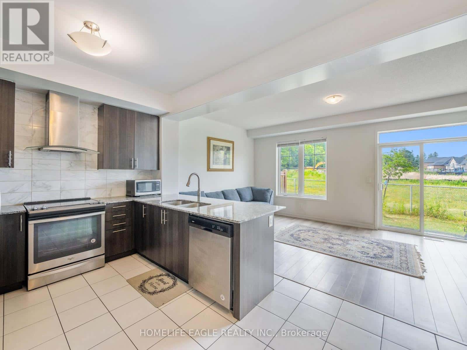 228 BENNETT STREET — Newmarket (Glenway Estates), Ontario - Photo 2 of 15