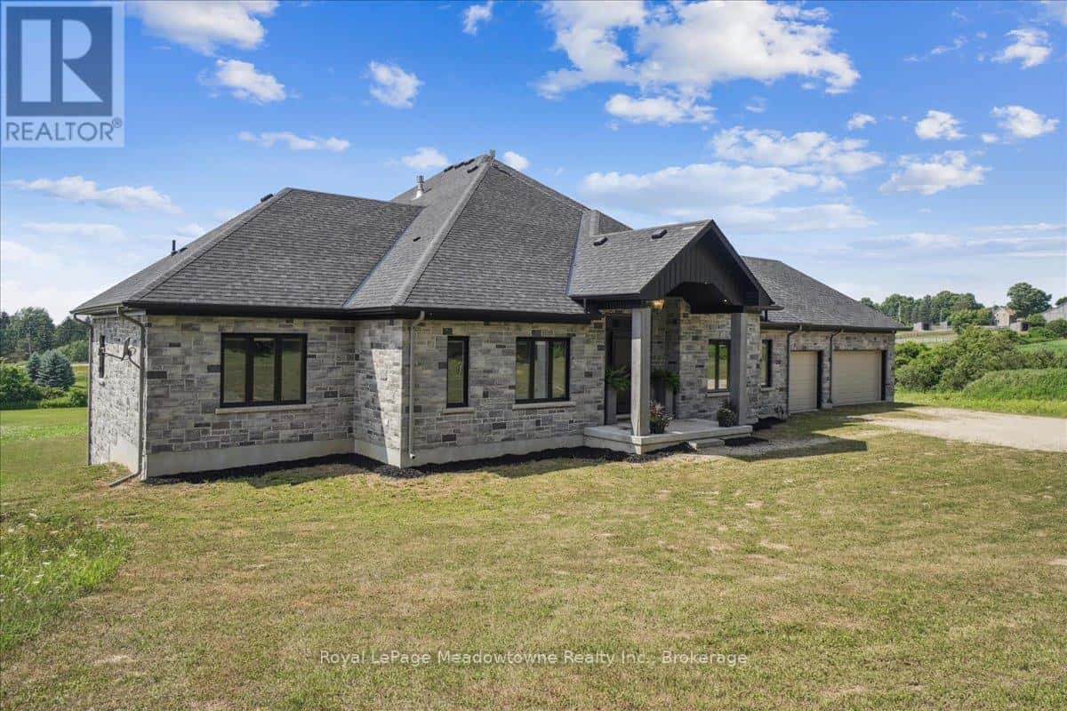 8837 WELLINGTON ROAD 124 — Erin, Ontario - Photo 3 of 49