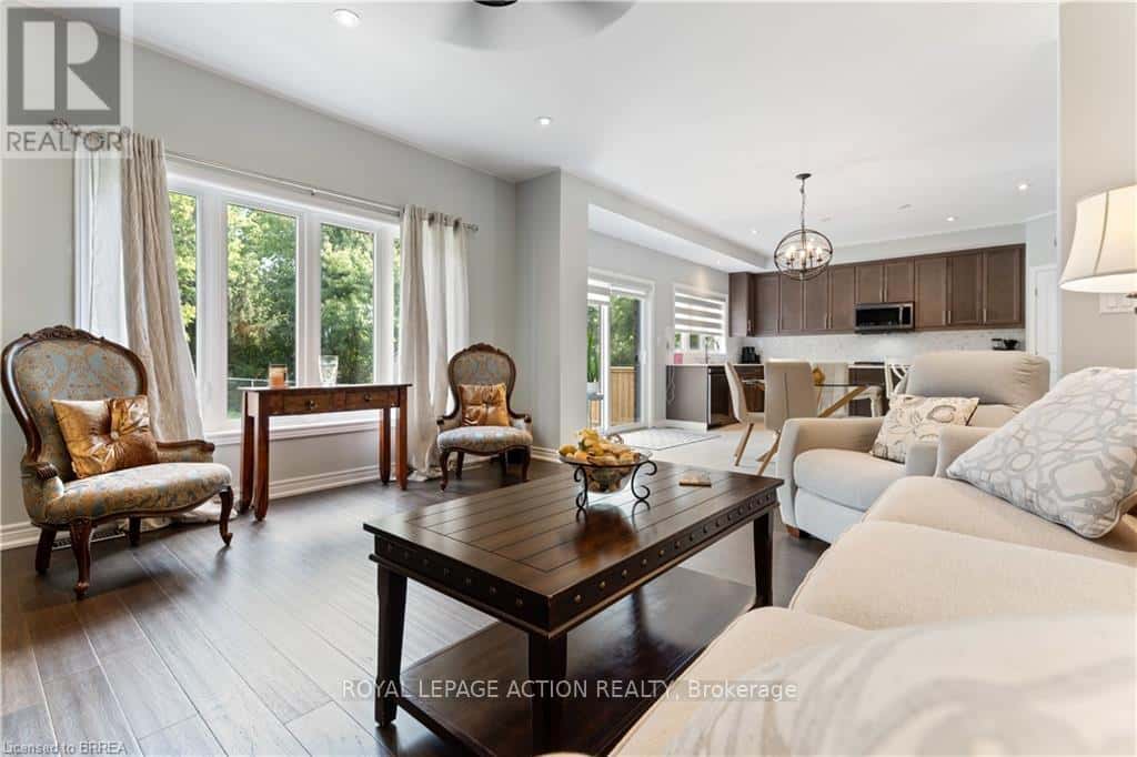 8 LORNE CARD DRIVE — Brant (Paris), Ontario - Photo 3 of 35