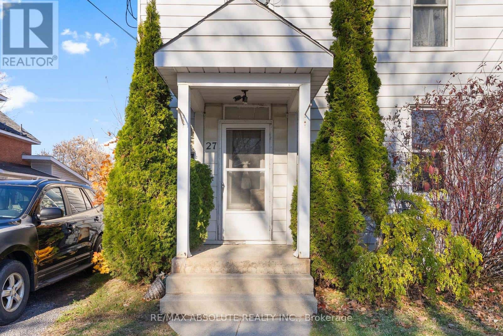 27 MACDONALD STREET S — Arnprior, Ontario - Photo 2 of 13