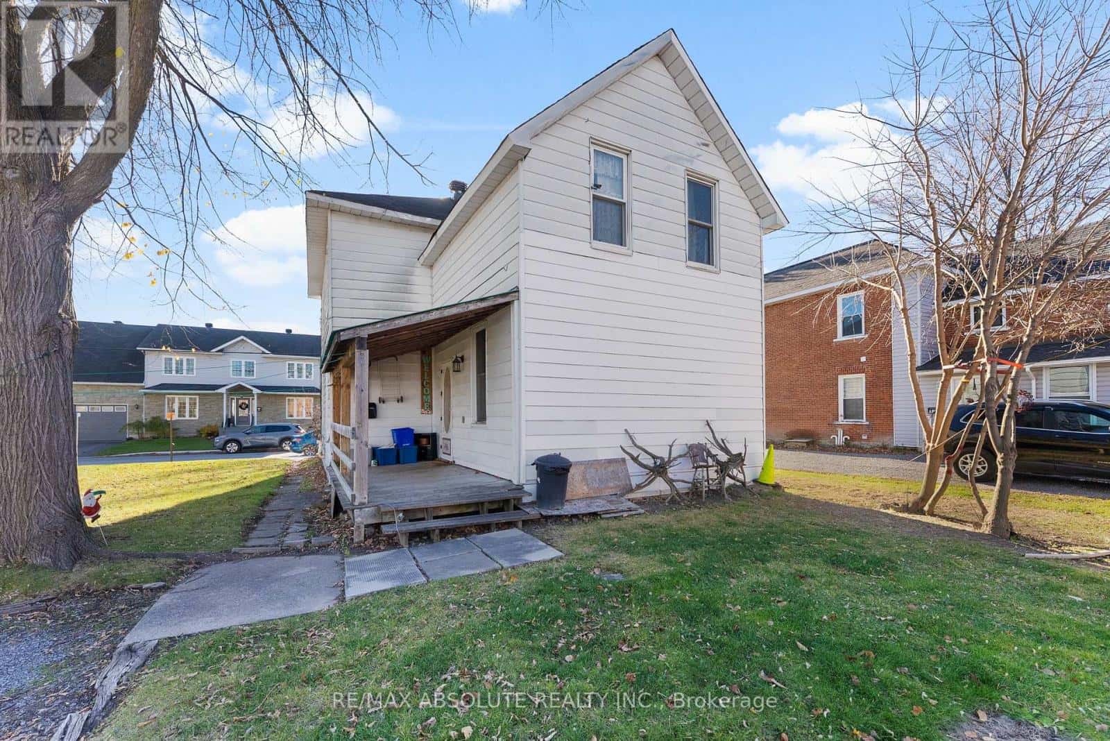 27 MACDONALD STREET S — Arnprior, Ontario - Photo 3 of 13