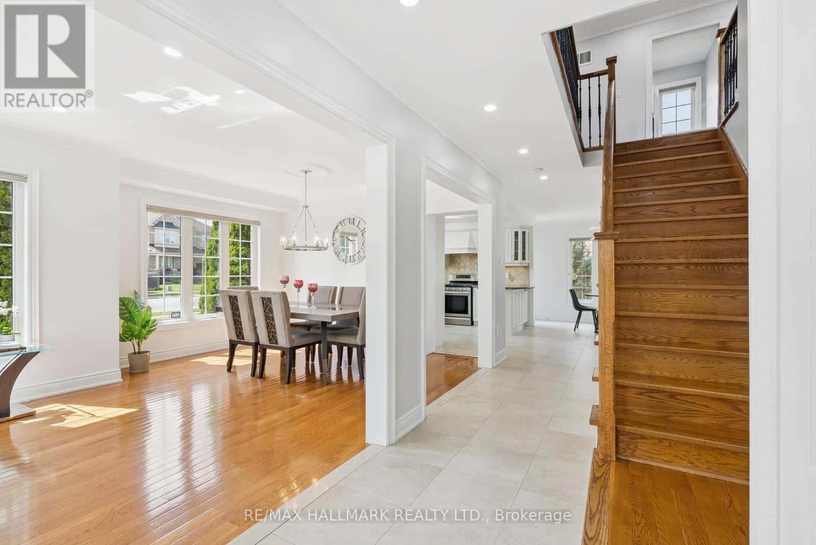 197 ASPENWOOD DRIVE — Newmarket (Woodland Hill), Ontario - Photo 5 of 50