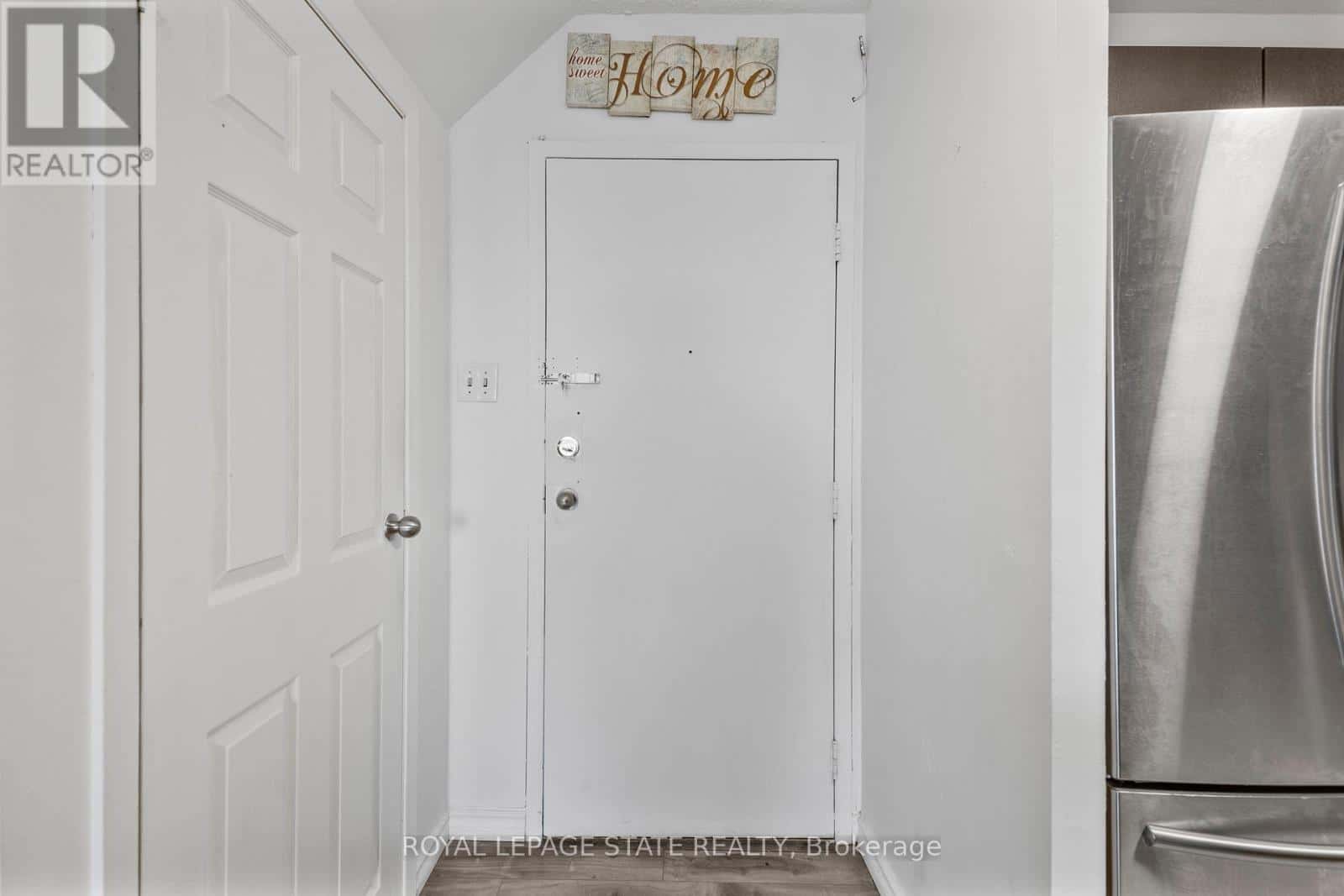 308 - 1050 STAINTON DRIVE — Mississauga (Erindale), Ontario - Photo 3 of 23