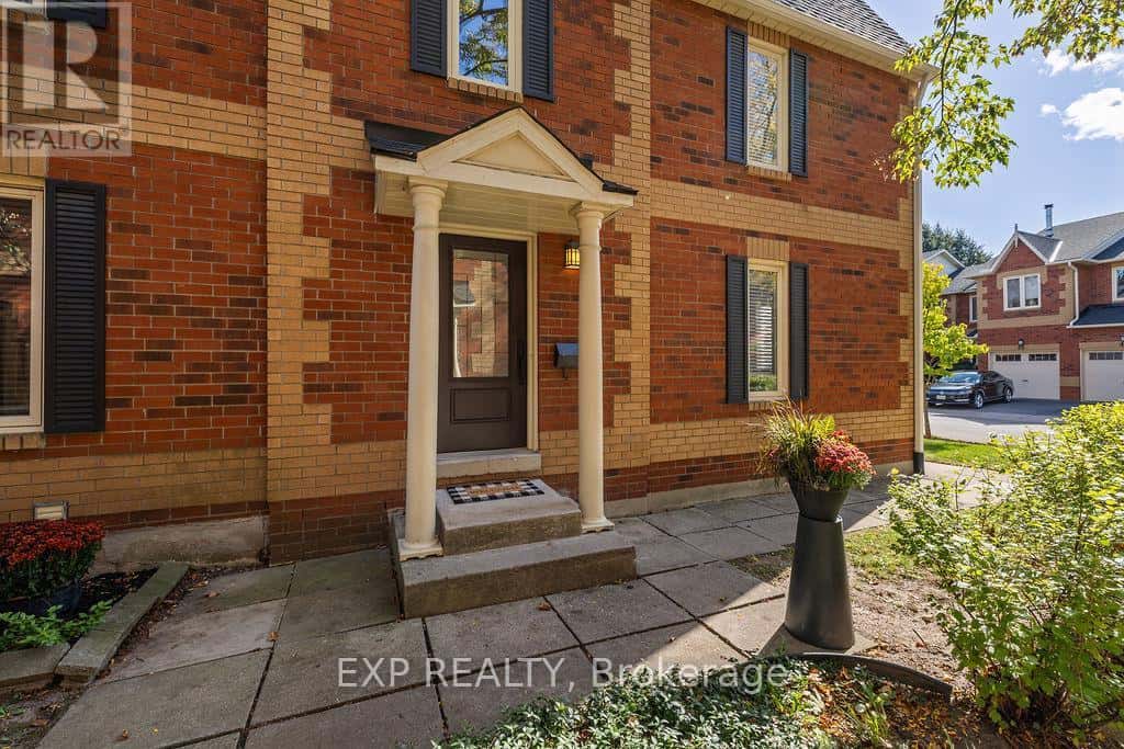 15 - 2006 GLENADA CRESCENT — Oakville (WC Wedgewood Creek), Ontario - Photo 3 of 35