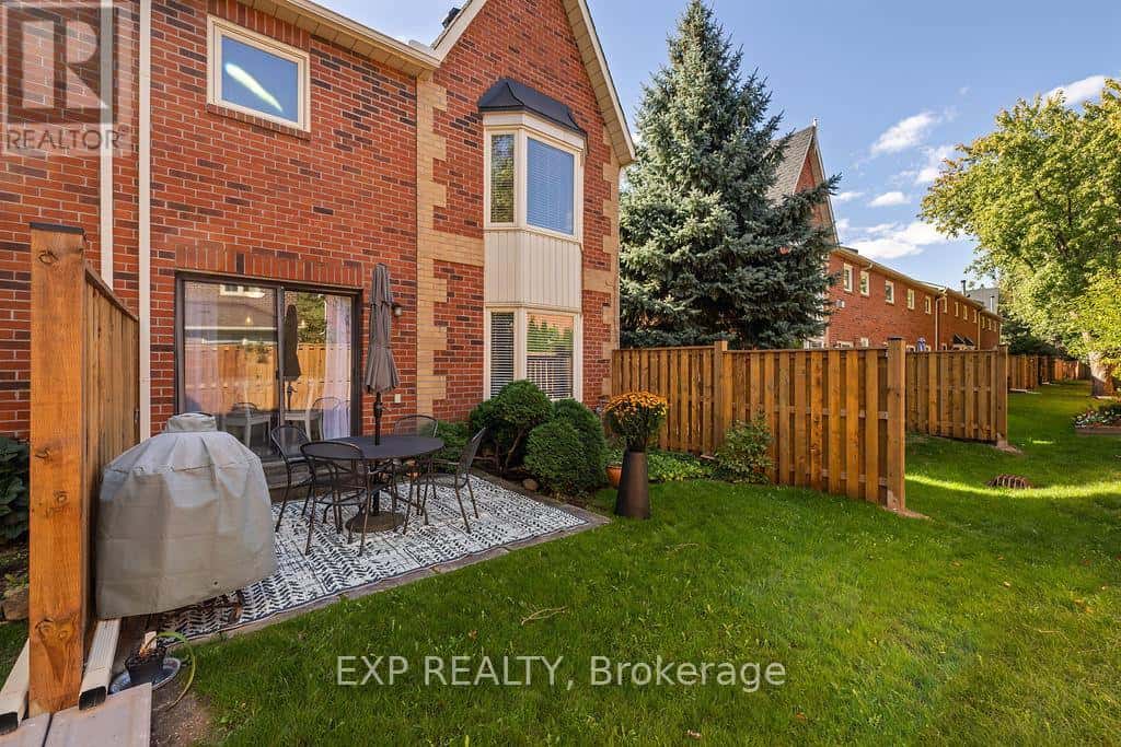 15 - 2006 GLENADA CRESCENT — Oakville (WC Wedgewood Creek), Ontario - Photo 4 of 35