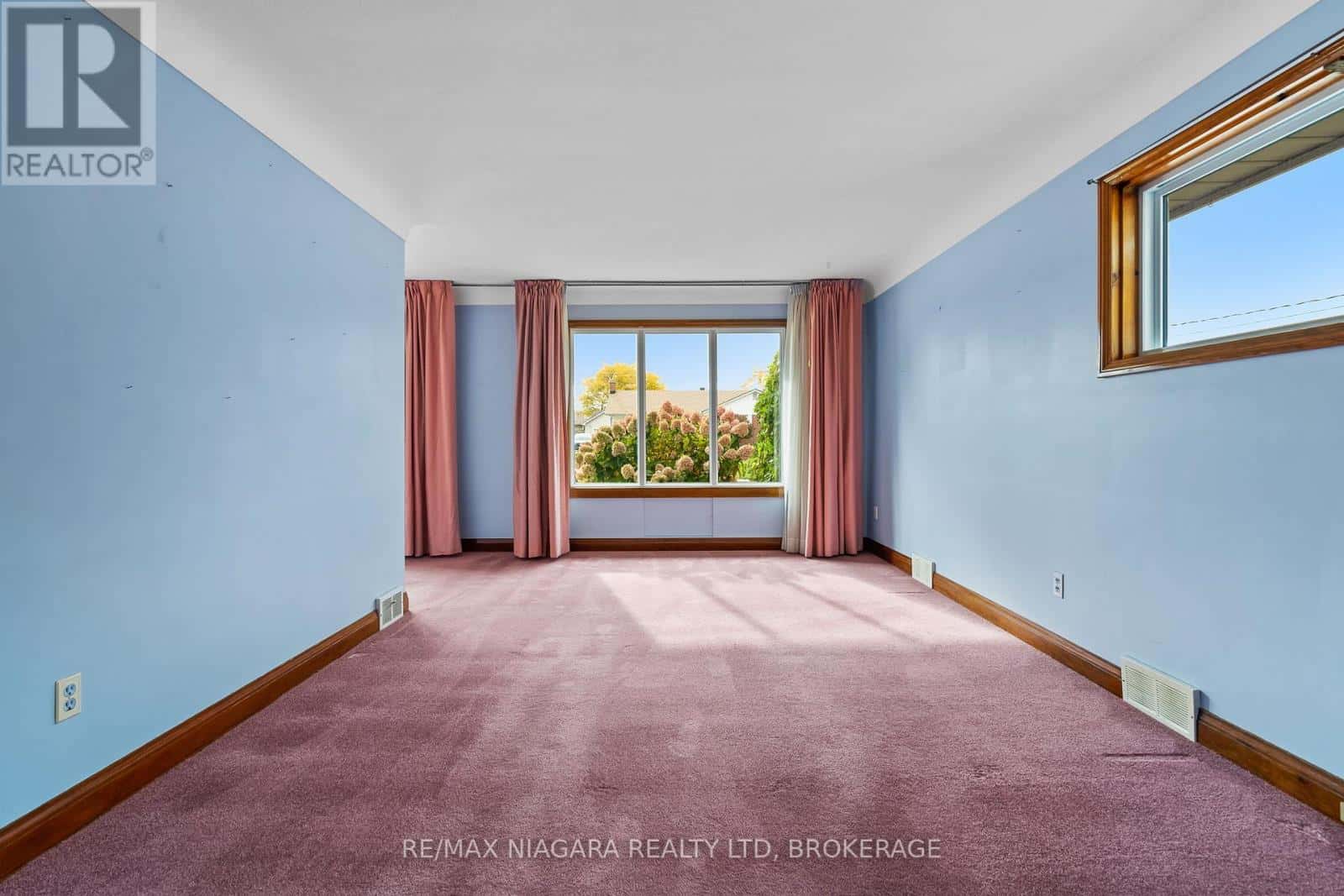 7653 WAYNE STREET — Niagara Falls (Ascot), Ontario - Photo 4 of 28