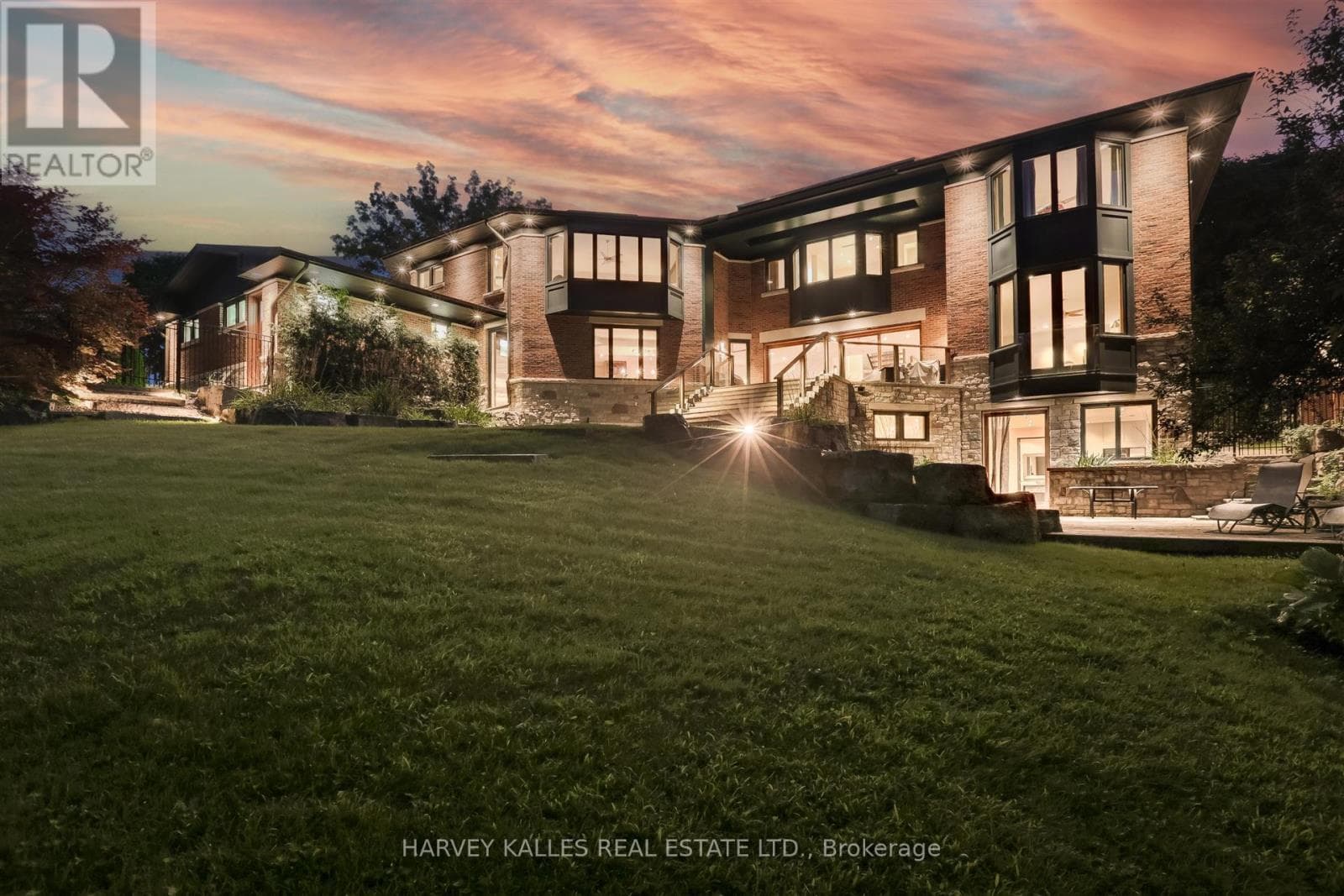 89 KINGSWAY CRESCENT — Toronto (Kingsway South), Ontario - Main photo