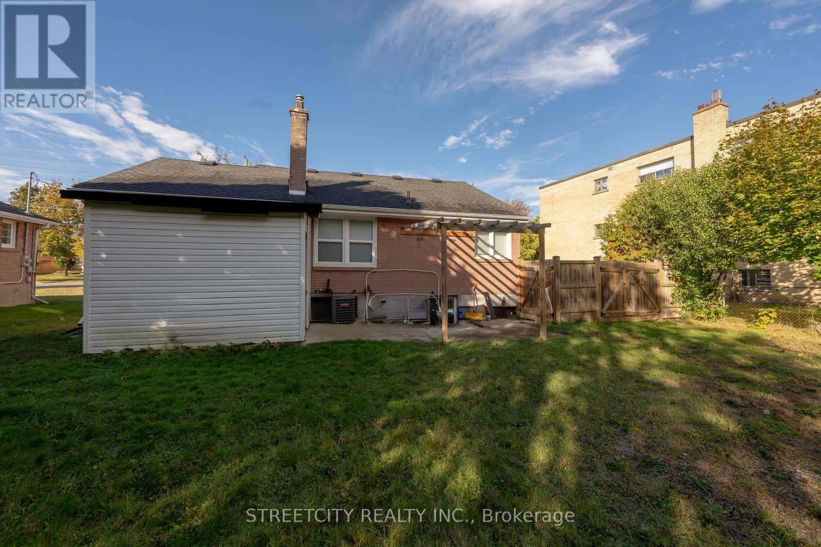 312 FAIRVIEW AVENUE — London South (South H), Ontario - Photo 4 of 26