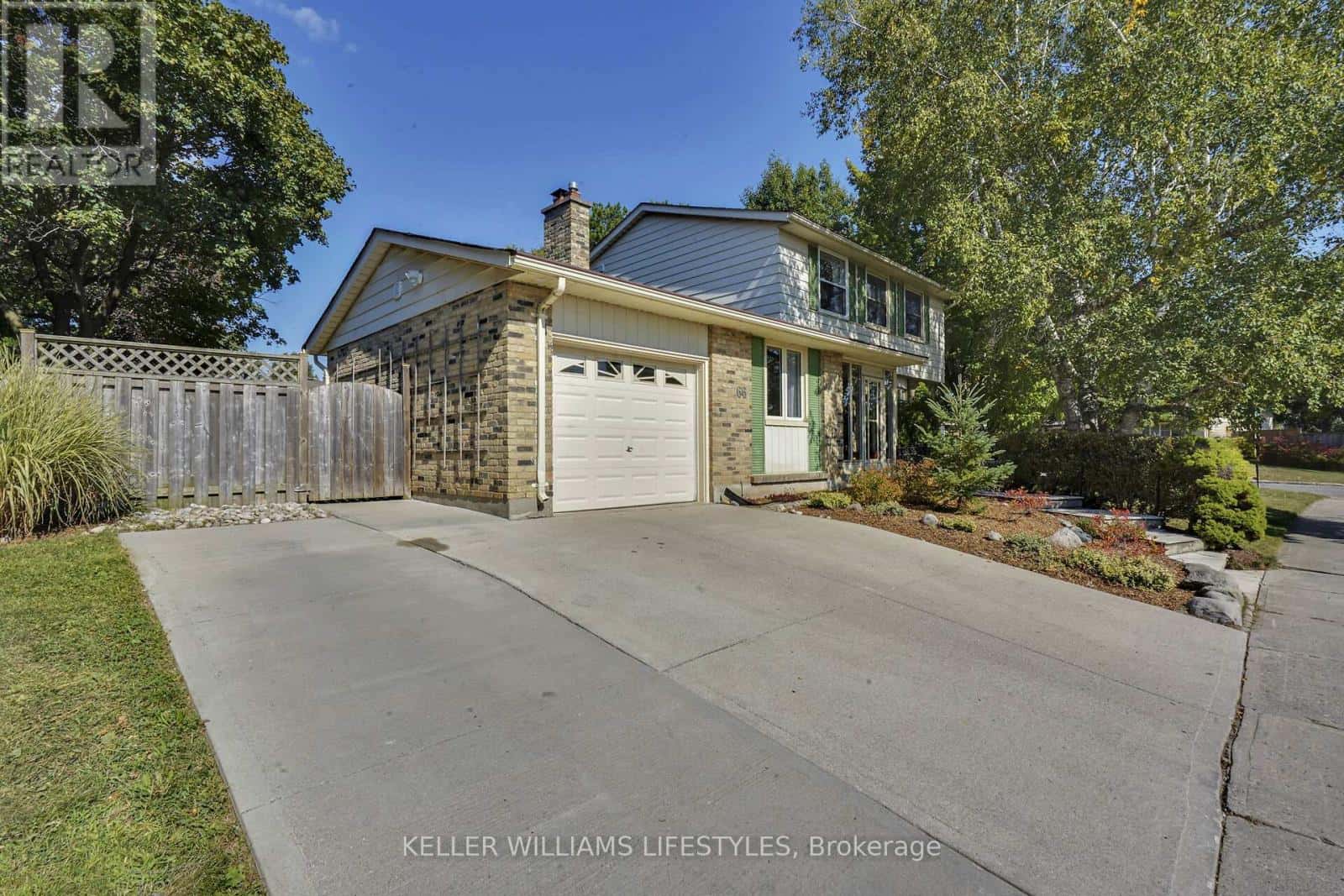 66 LLOYD MANOR CRESCENT — London North (North M), Ontario - Photo 3 of 44