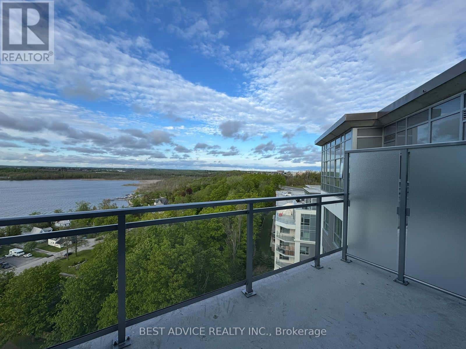 1107 - 56 LAKESIDE TERRACE — Barrie (Little Lake), Ontario - Photo 2 of 15