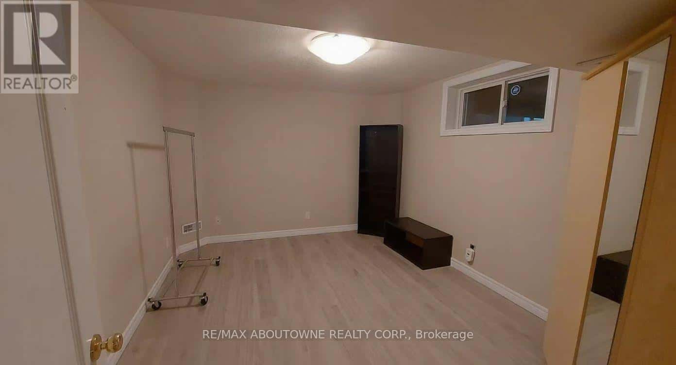 7 CLAIRFIELDS DRIVE W — Guelph (Clairfields/Hanlon Business Park), Ontario - Photo 5 of 5