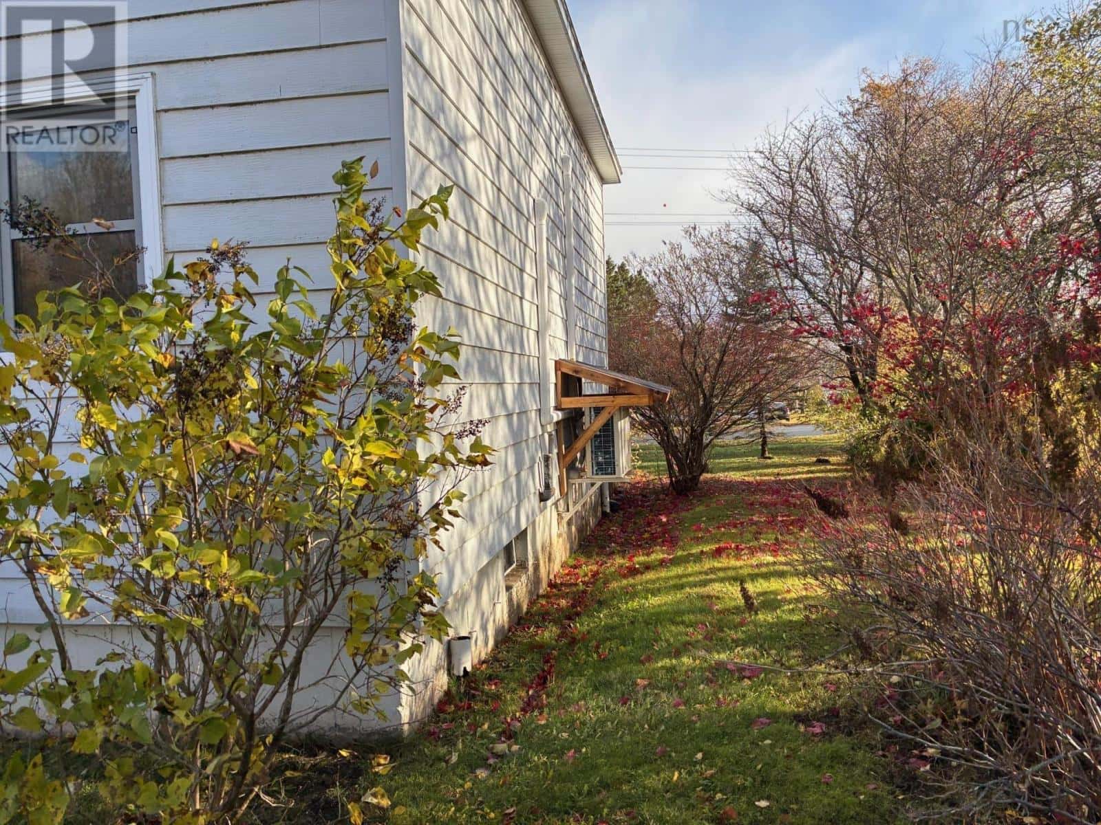 115 Queen — Baddeck, Nova Scotia - Photo 3 of 12