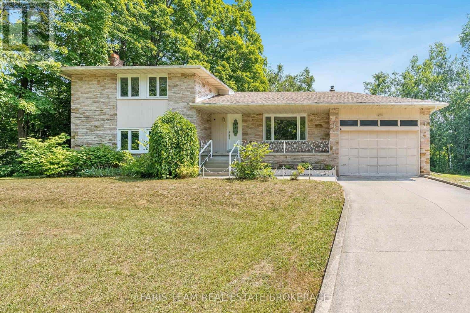 2597 GEORGE JOHNSTON ROAD — Springwater (Minesing), Ontario - Photo 4 of 41