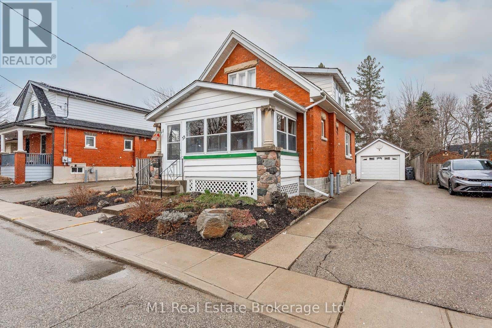 33 VERNEY STREET — Guelph (Exhibition Park), Ontario - Photo 3 of 41