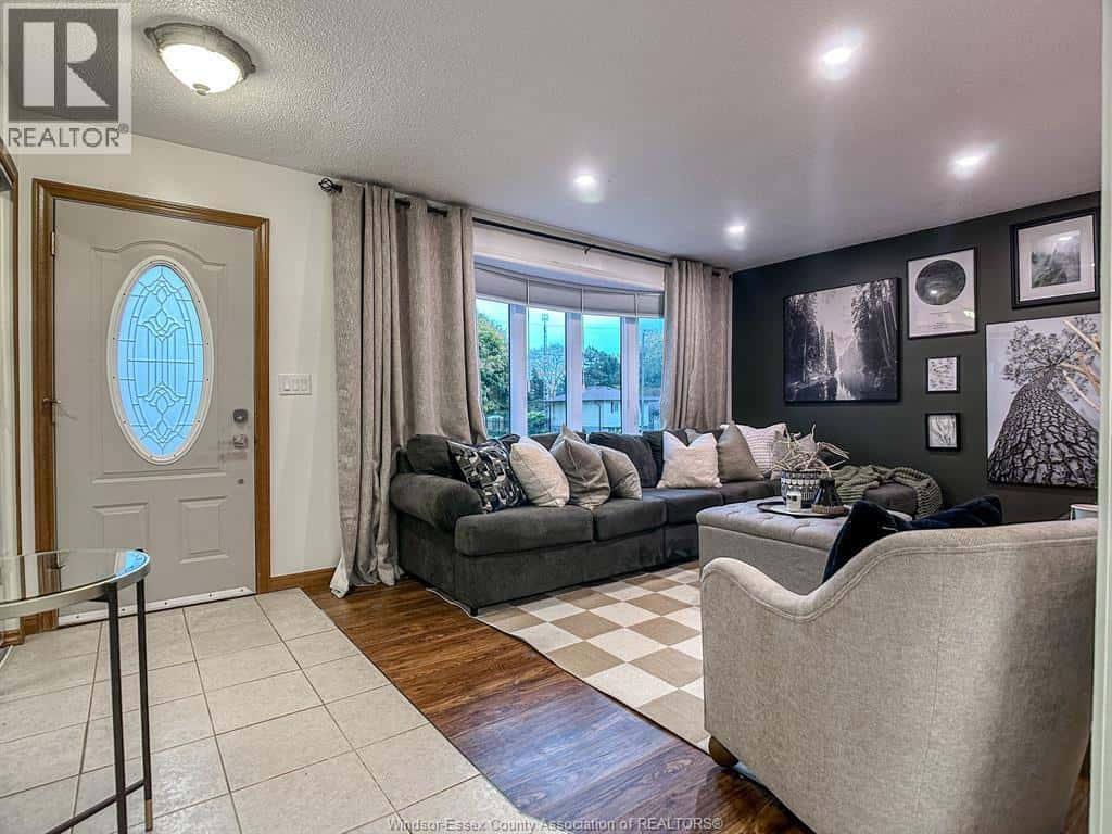 1899 QUEEN BLVD — Ruthven, Ontario - Photo 4 of 32