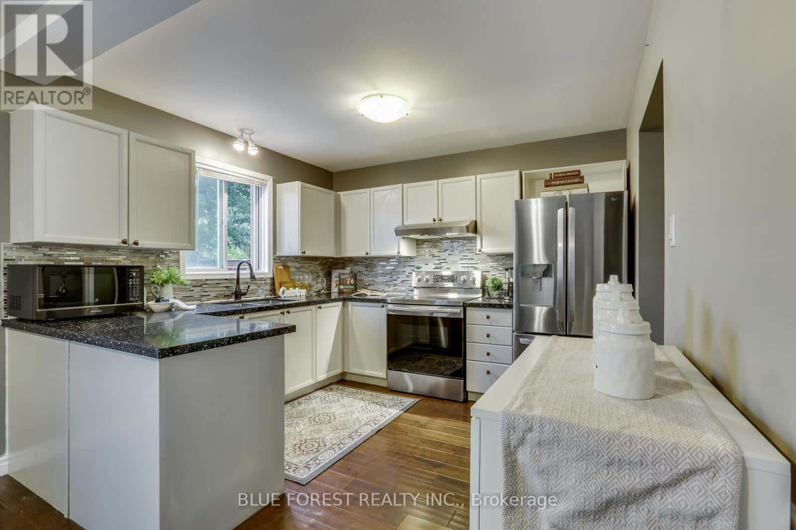 27 LOGGERS GROVE — London East (East P), Ontario - Photo 3 of 36