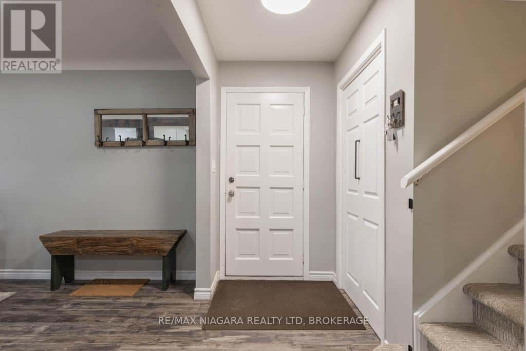 5674 HILLCREST CRESCENT — Niagara Falls (Church's Lane), Ontario - Photo 3 of 35