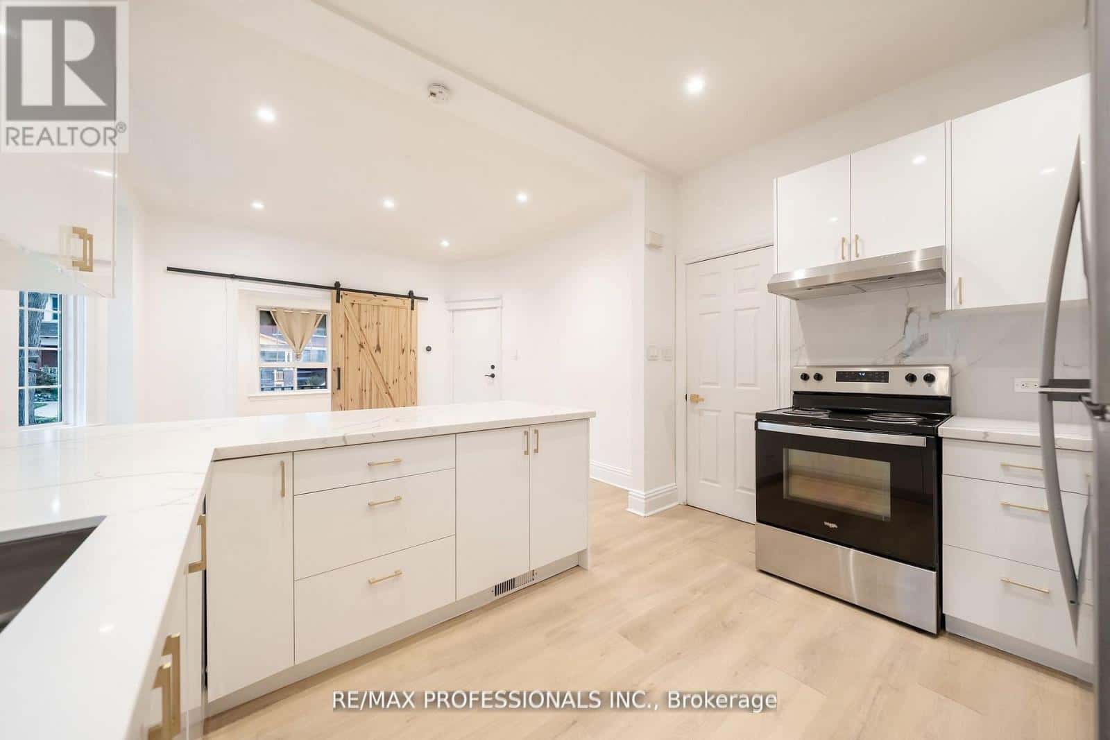 129 BALSAM AVENUE S — Hamilton (St. Clair), Ontario - Photo 3 of 32