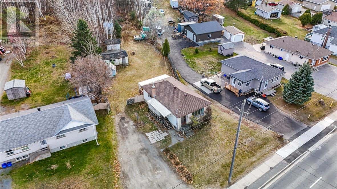 2674 Falconbridge Highway — Garson, Ontario - Photo 2 of 22