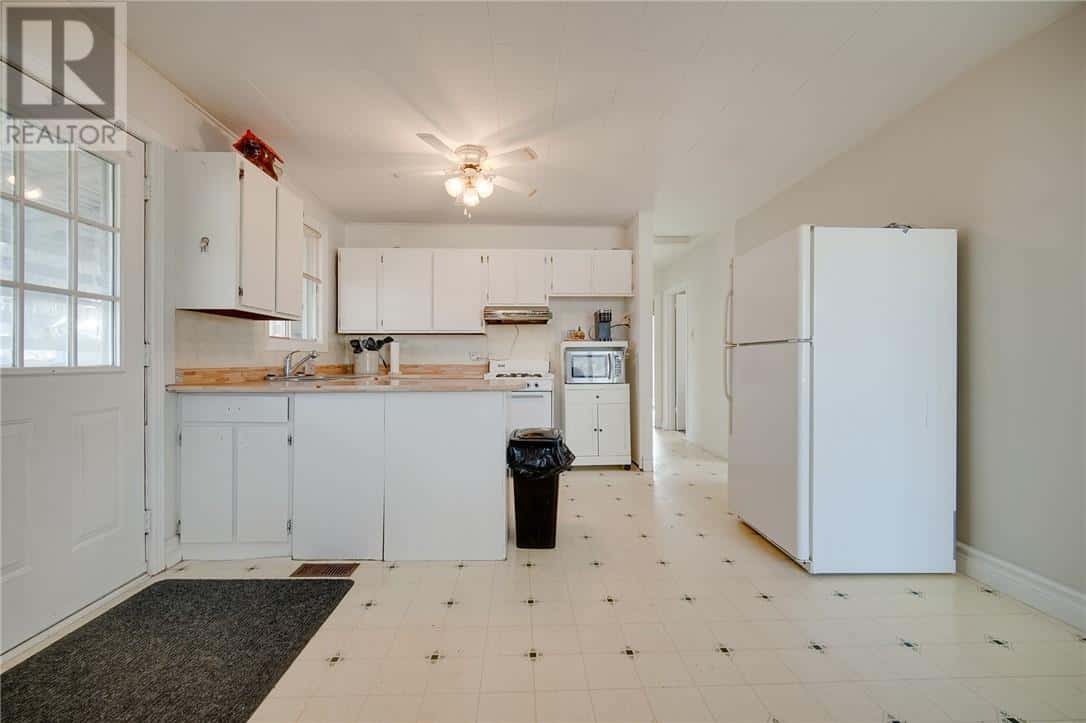 2674 Falconbridge Highway — Garson, Ontario - Photo 4 of 22