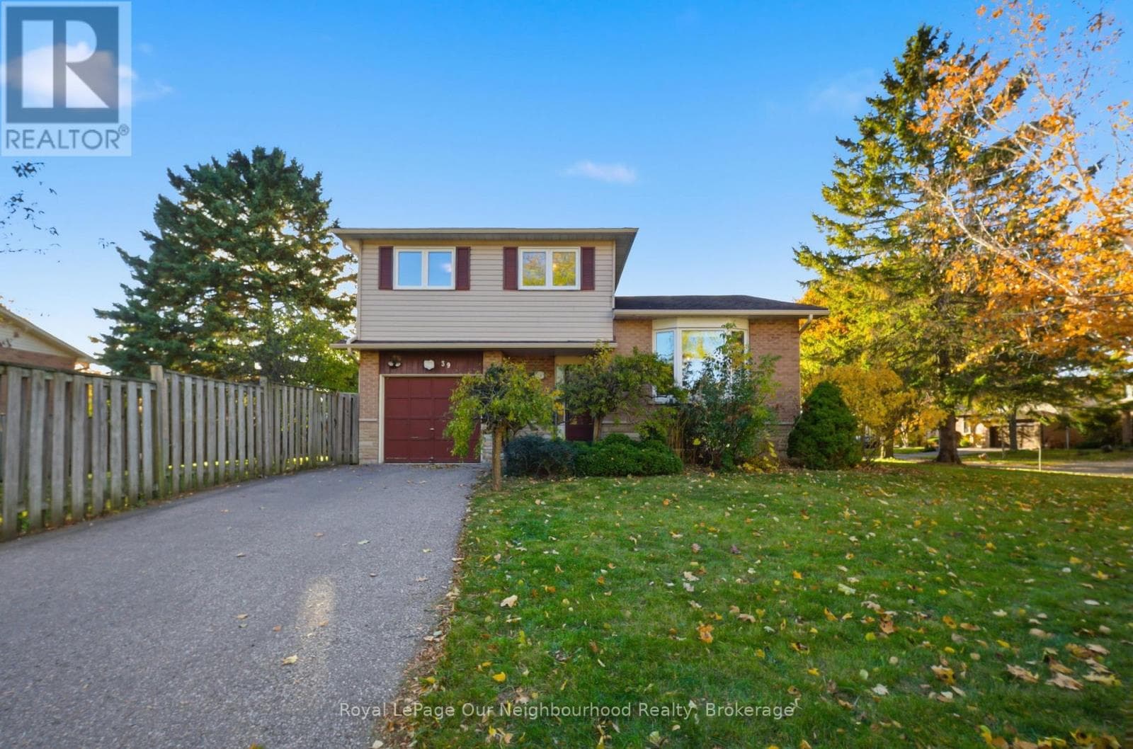 39 EVERGREEN DRIVE — Whitby (Blue Grass Meadows), Ontario - Main photo