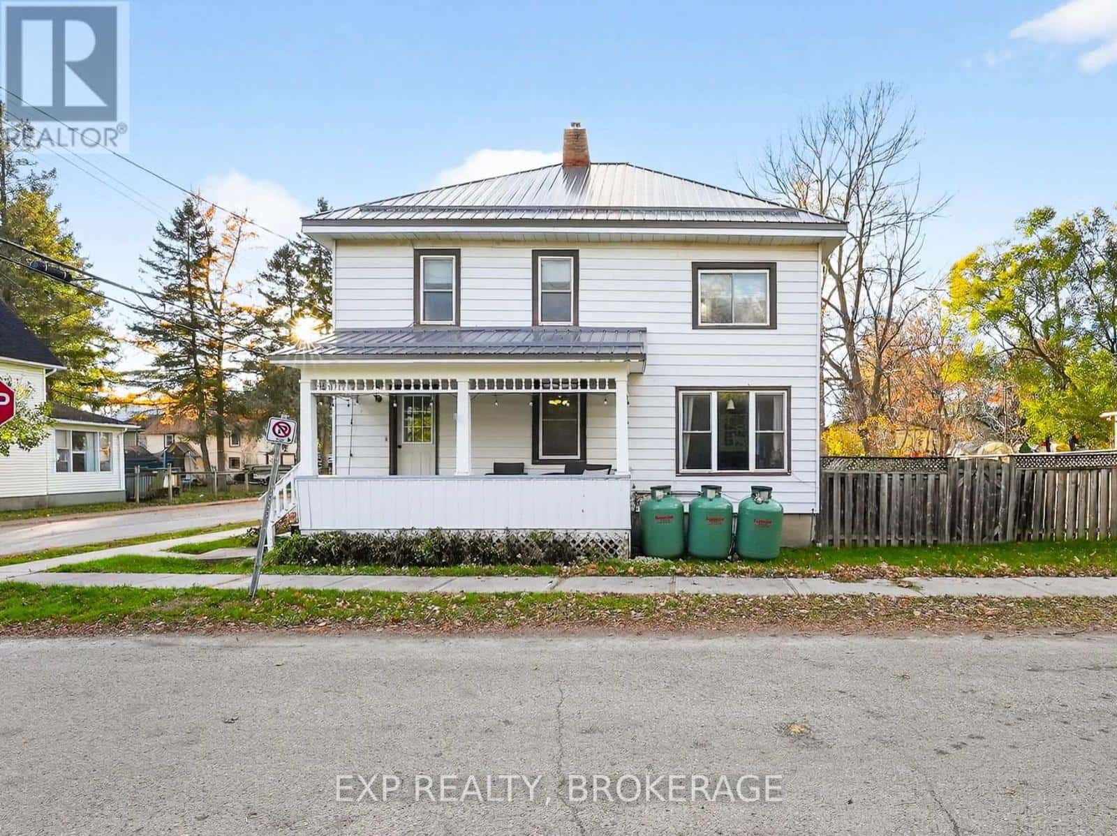 10 MILLER STREET — Leeds and the Thousand Islands, Ontario - Photo 2 of 41