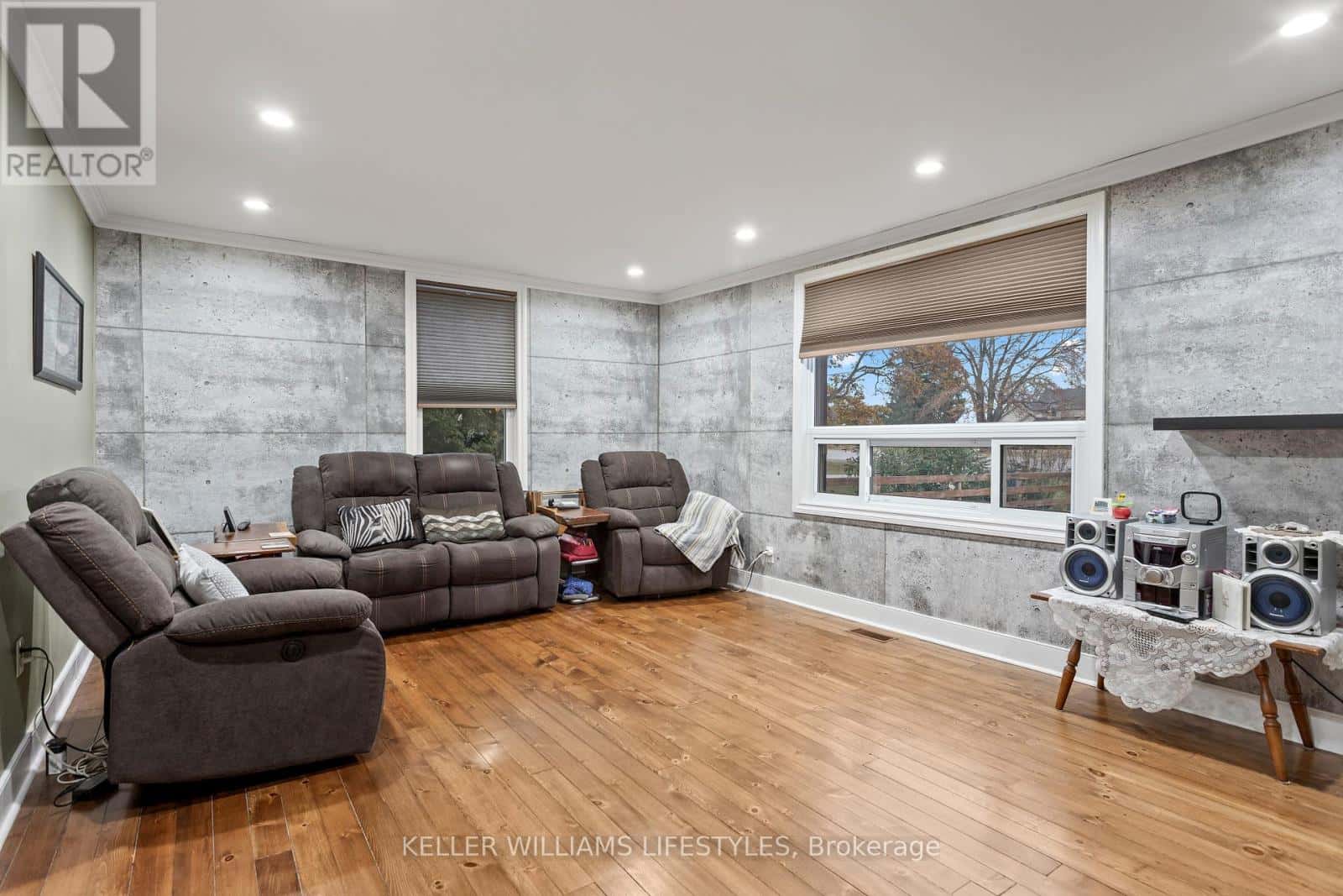 2628 DUNDAS STREET — London East (East J), Ontario - Photo 3 of 33