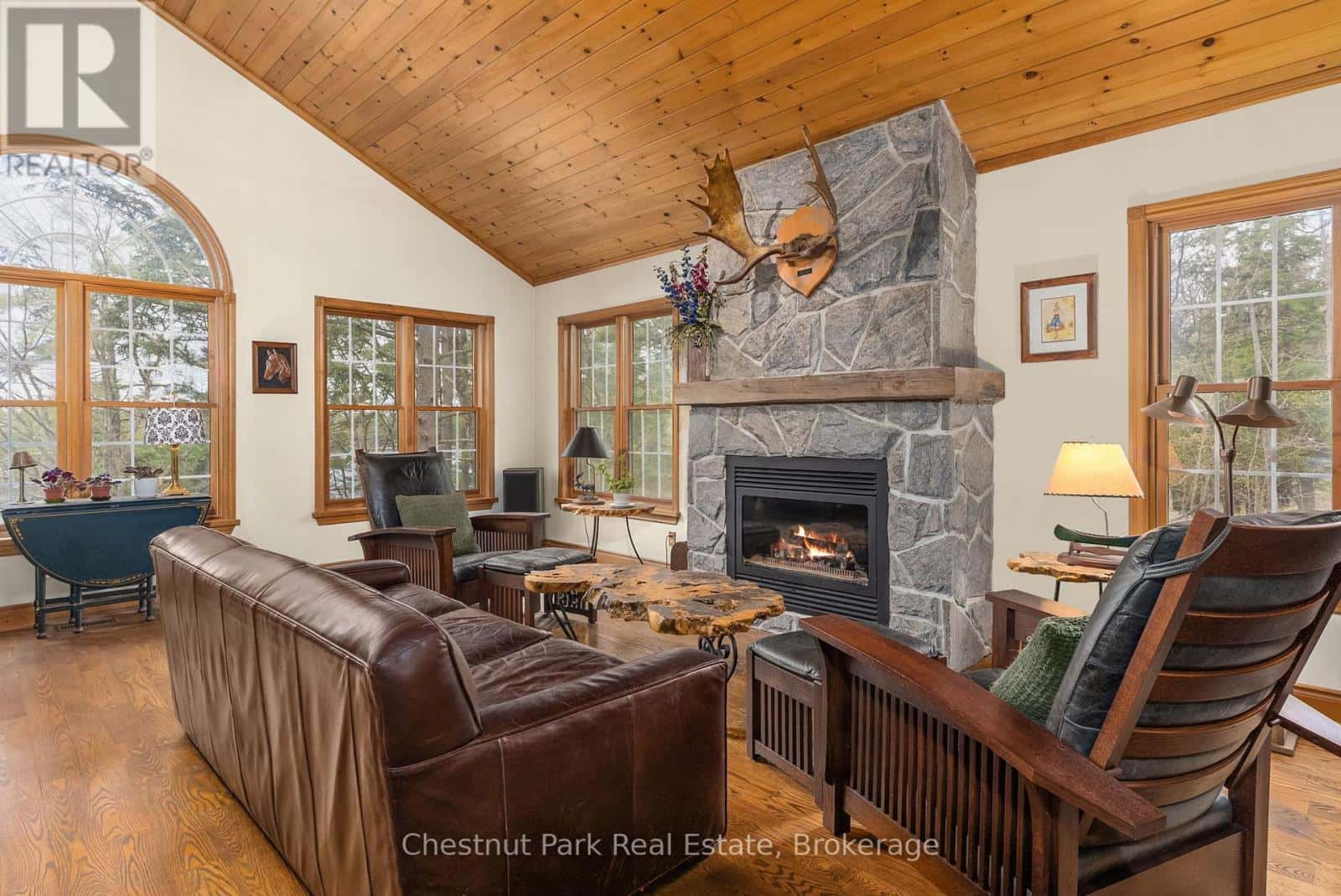 1143 LEONARD LAKE 1 ROAD — Muskoka Lakes (Monck (Muskoka Lakes)), Ontario - Photo 5 of 46