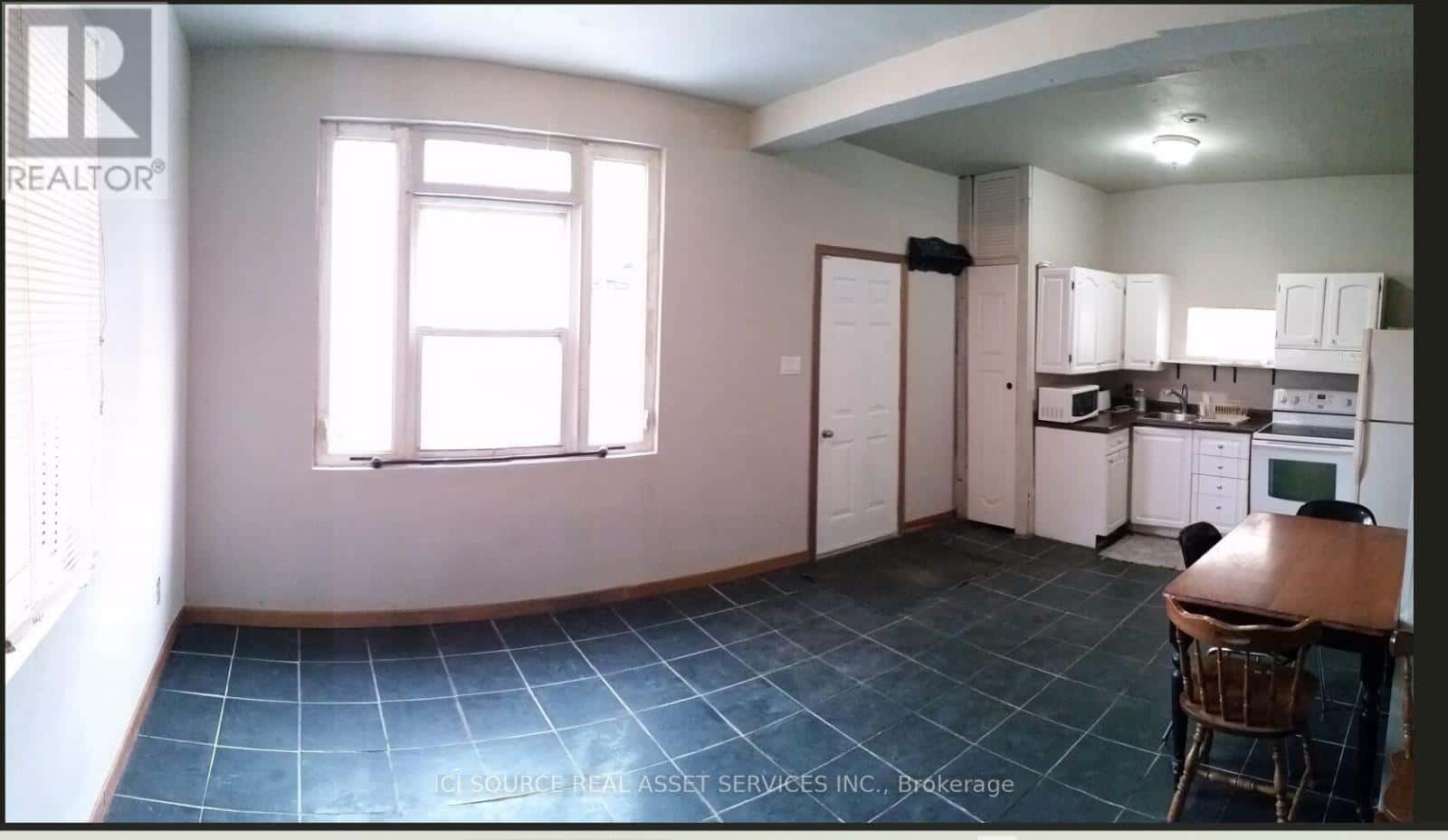 160 BROWN STREET — Chatham-Kent (Dresden), Ontario - Photo 2 of 14