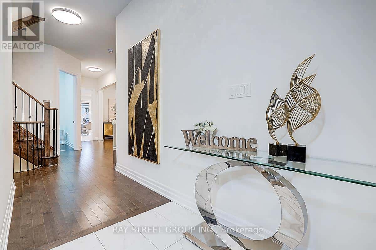 14 BOTELHO CIRCLE — Aurora (Bayview Southeast), Ontario - Photo 5 of 43