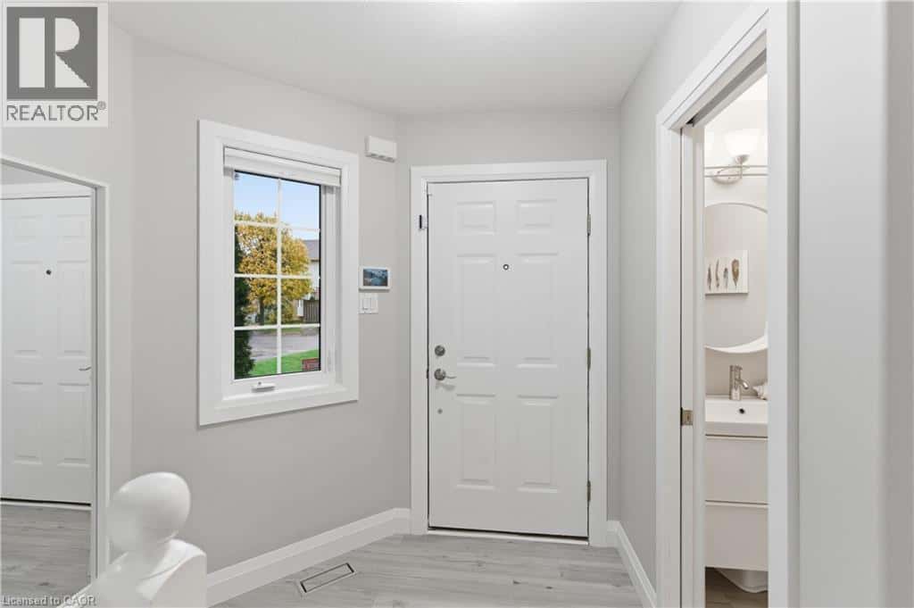 4399 CHRISTOPHER Court — Lincoln, Ontario - Photo 4 of 46