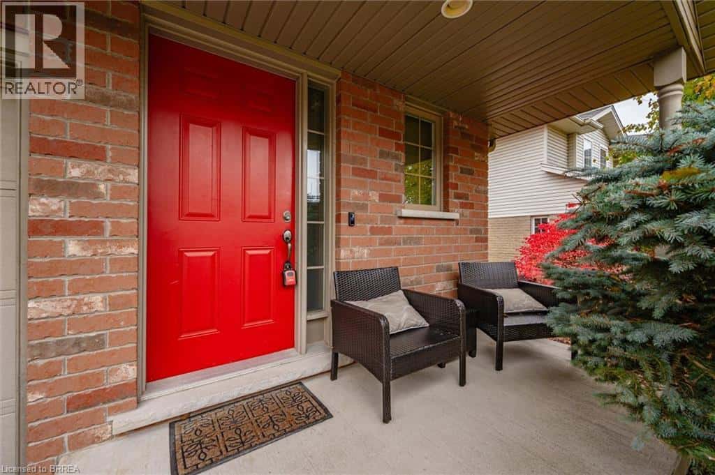 59 PATRICK Boulevard — Elora, Ontario - Photo 2 of 44