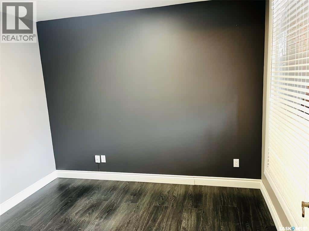 453 Main STREET — Esterhazy, Saskatchewan - Photo 5 of 8