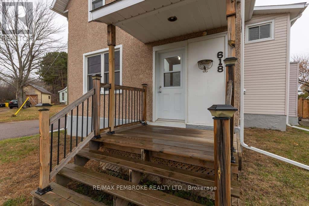 618 ELGIN STREET — Laurentian Valley, Ontario - Photo 2 of 27