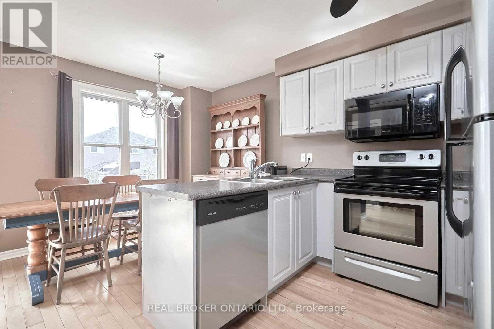 41 DARCEL CRESCENT — Barrie (East Bayfield), Ontario - Photo 4 of 15