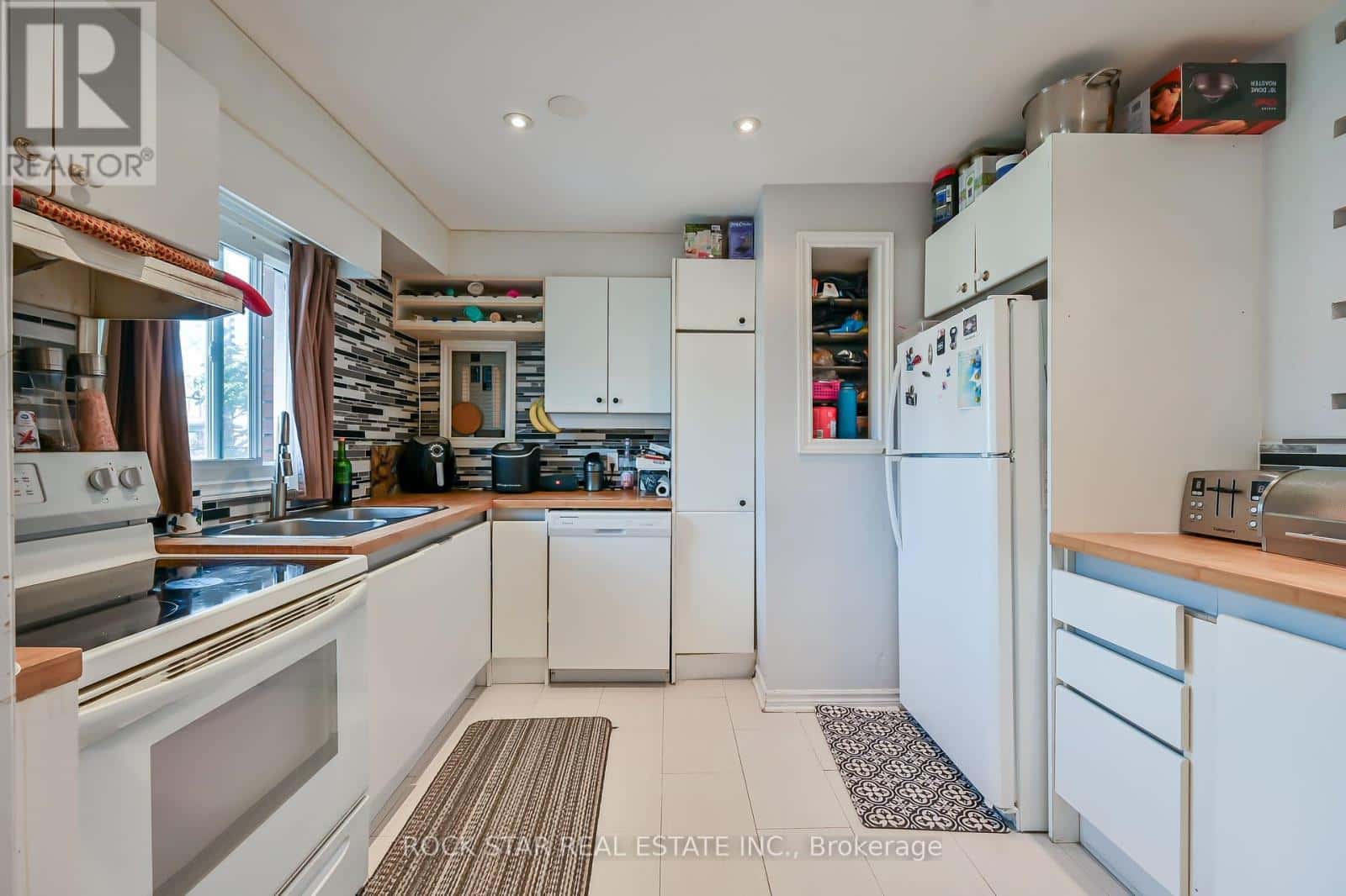 139 BALSAM AVENUE S — Hamilton (Blakeley), Ontario - Photo 3 of 29