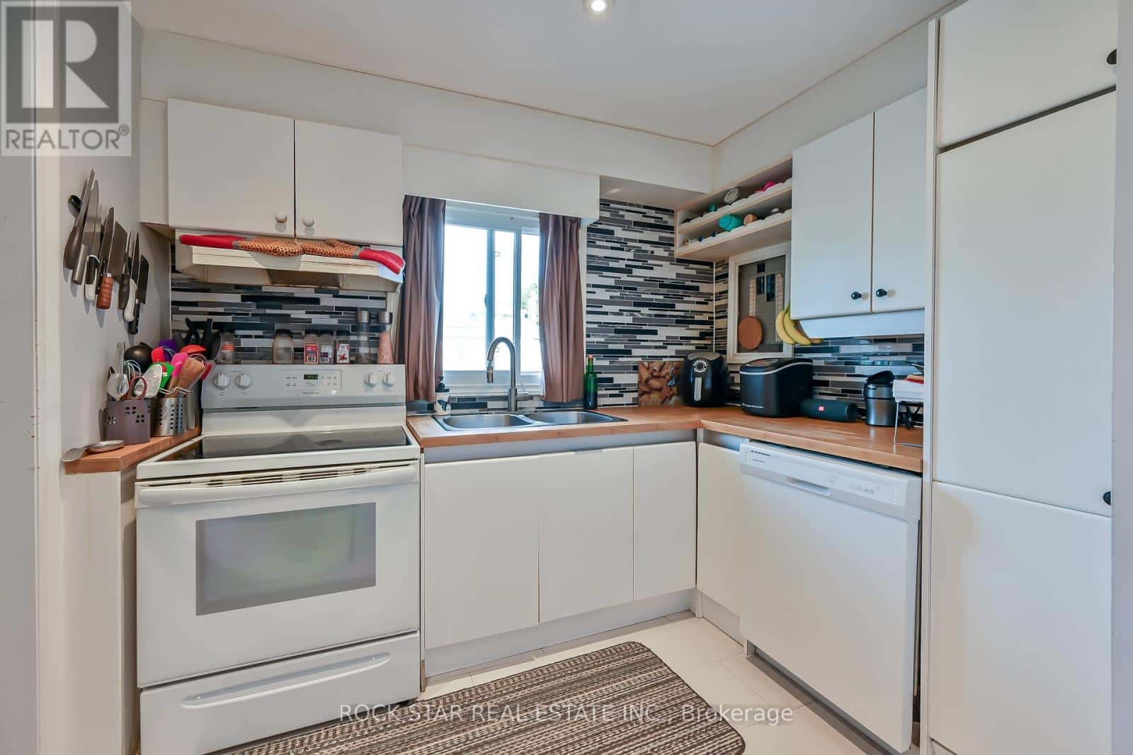 139 BALSAM AVENUE S — Hamilton (Blakeley), Ontario - Photo 4 of 29