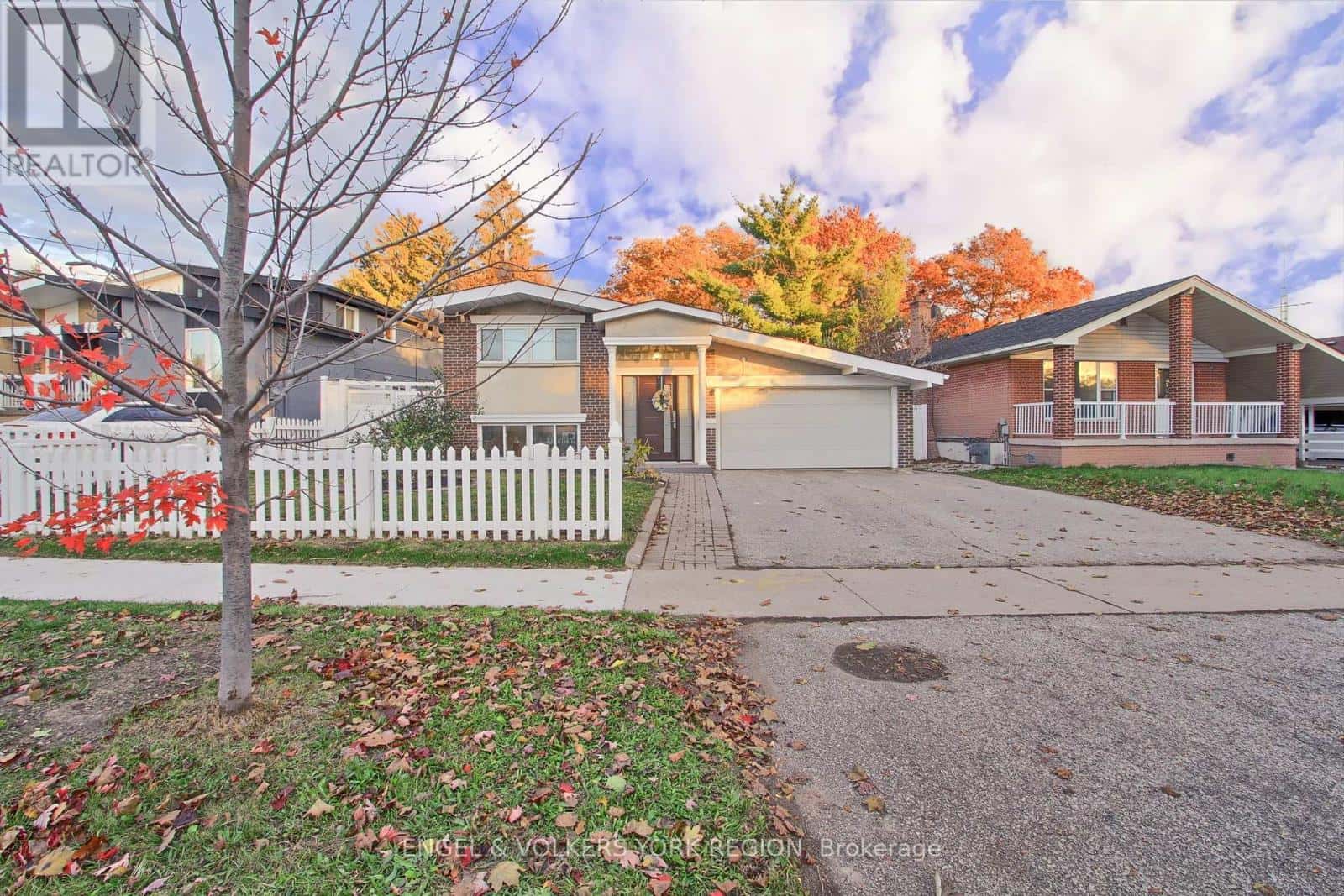 109 VEROBEACH BOULEVARD — Toronto (Humbermede), Ontario - Photo 2 of 48