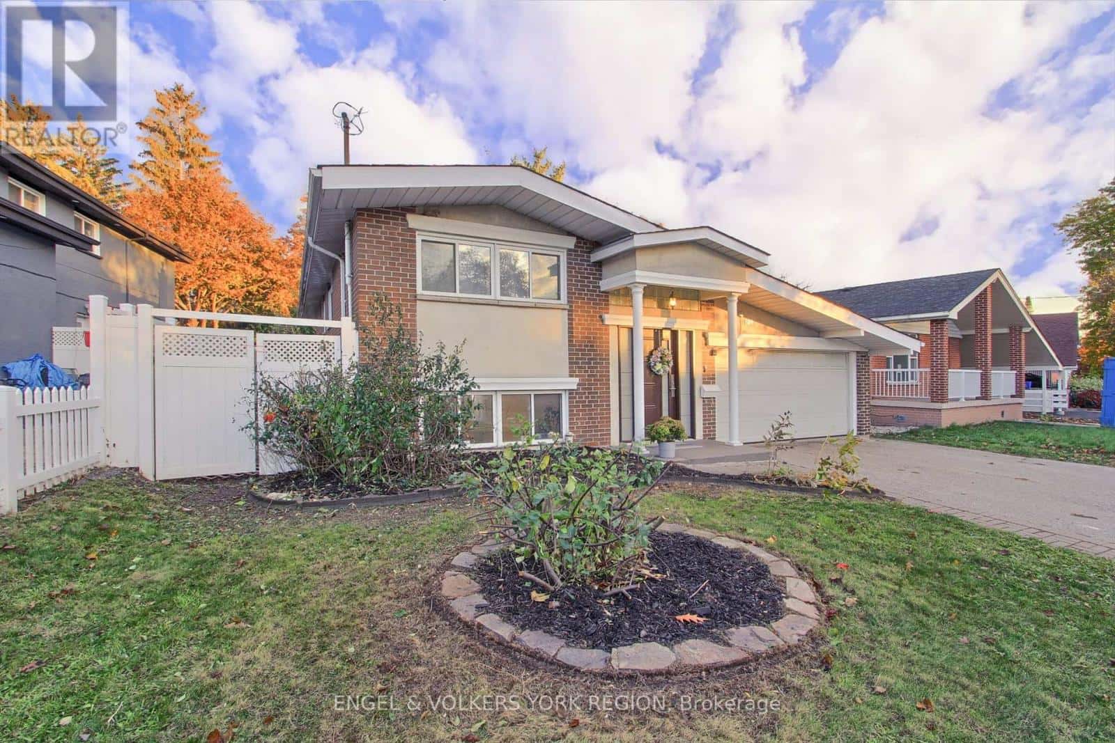 109 VEROBEACH BOULEVARD — Toronto (Humbermede), Ontario - Photo 4 of 48