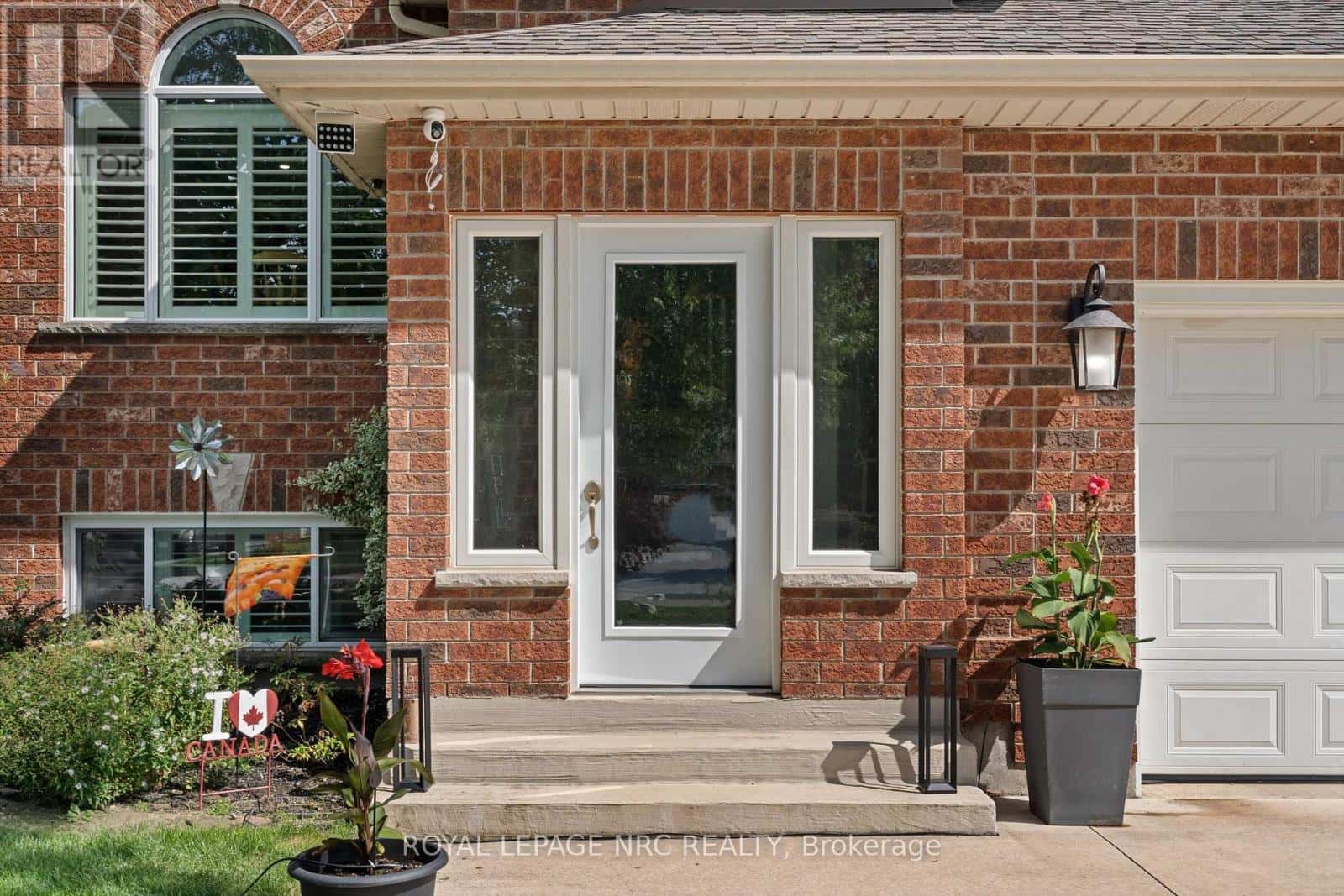 52 THOROLD AVENUE — Thorold (Port Robinson), Ontario - Photo 3 of 44