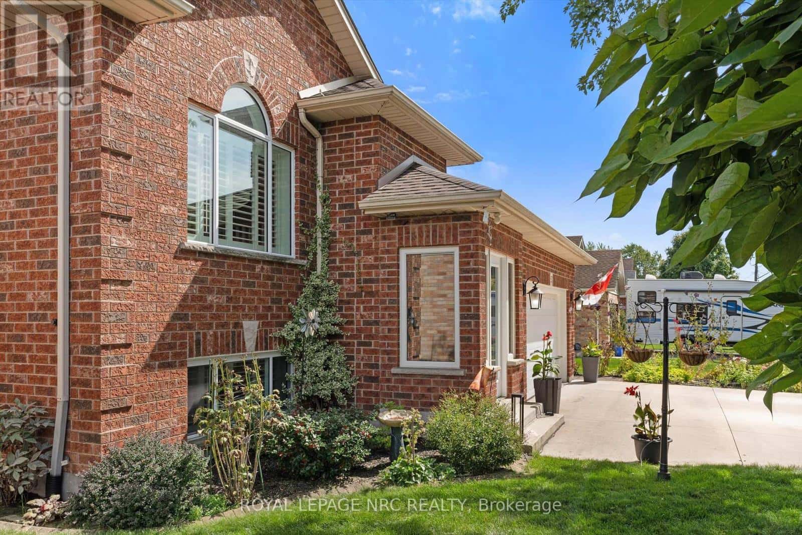 52 THOROLD AVENUE — Thorold (Port Robinson), Ontario - Photo 4 of 44