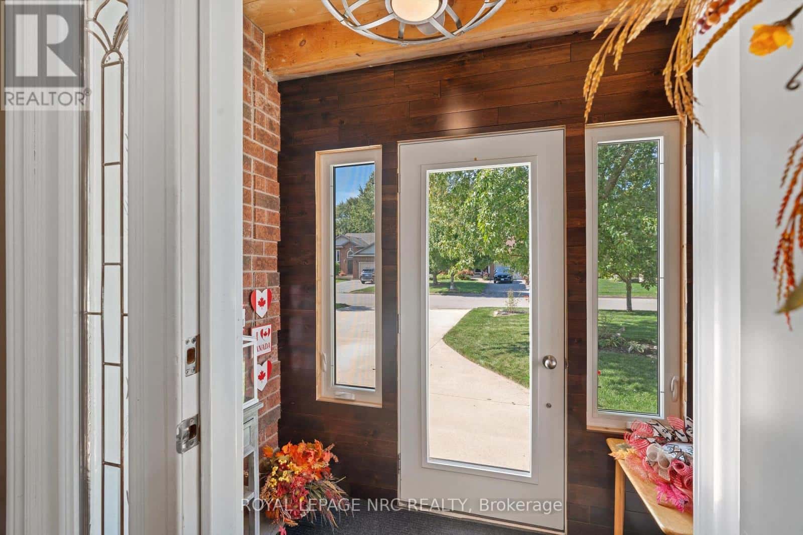 52 THOROLD AVENUE — Thorold (Port Robinson), Ontario - Photo 5 of 44