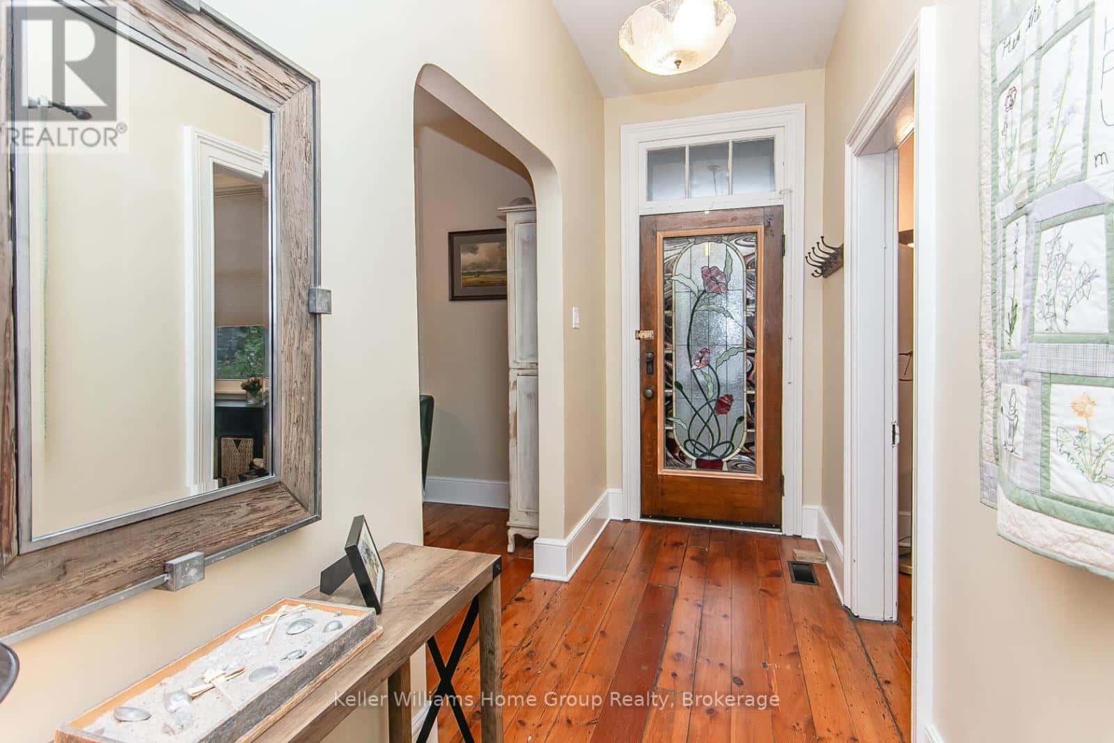 11 NORWICH STREET W — Guelph (Downtown), Ontario - Photo 2 of 30