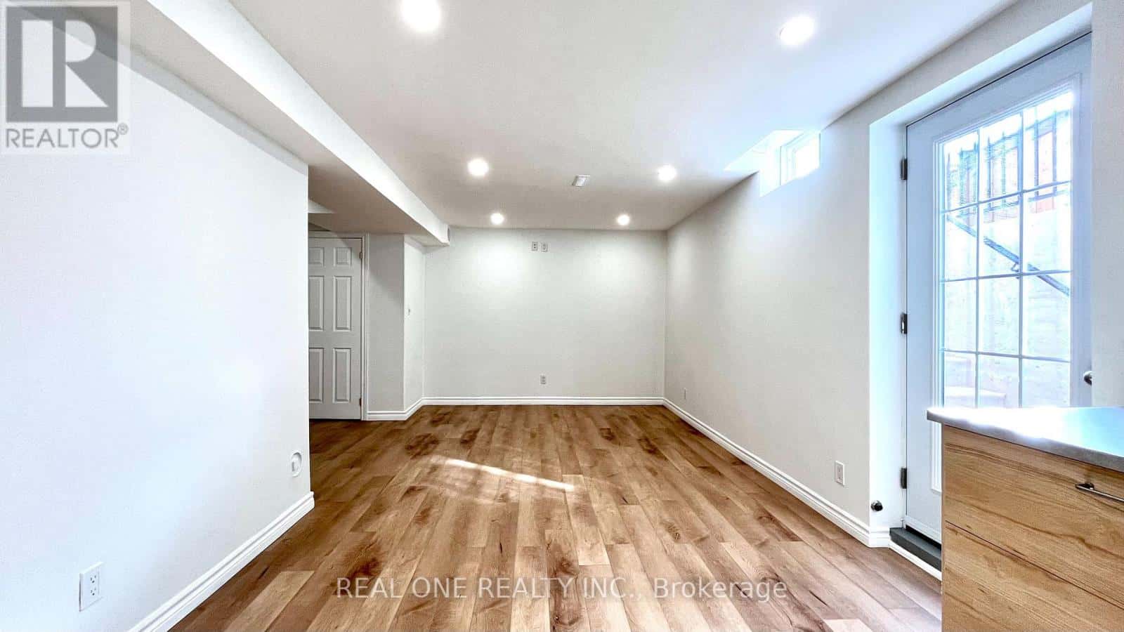 LOWER - 1200 GREENWOOD CRESCENT — Oakville (CV Clearview), Ontario - Photo 4 of 12