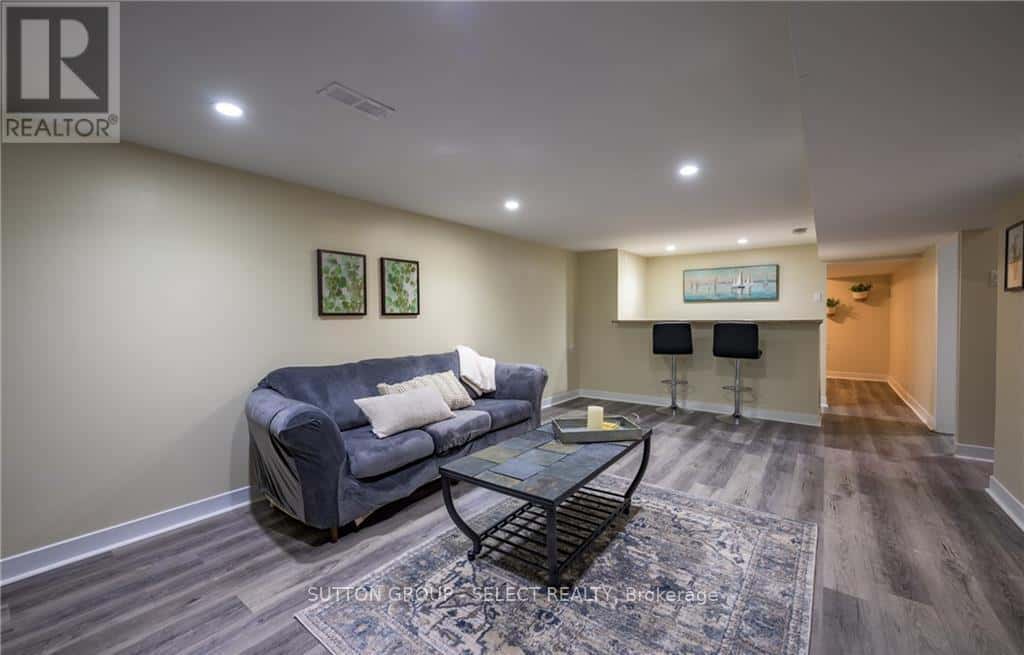 LOWER - 6 KIRKTON COURT — London North (North H), Ontario - Photo 3 of 12