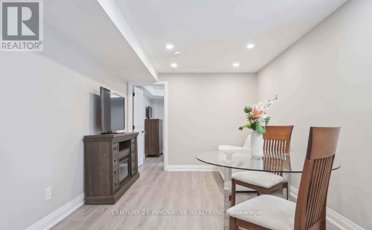 1151 LINDSAY DRIVE — Oakville (QE Queen Elizabeth), Ontario - Photo 2 of 12