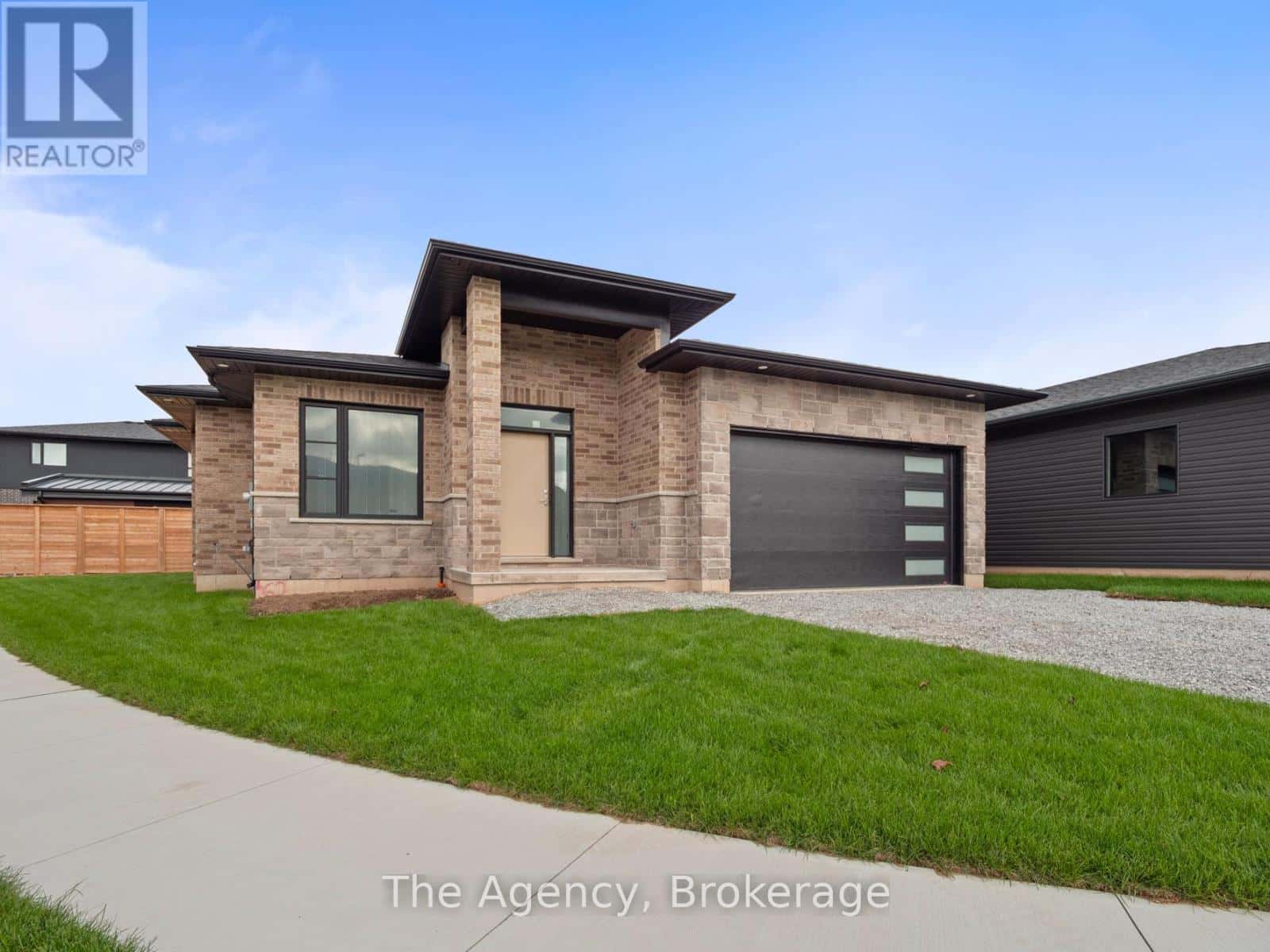 118 WILLOWBROOK DRIVE — Welland (West Welland), Ontario - Photo 2 of 31