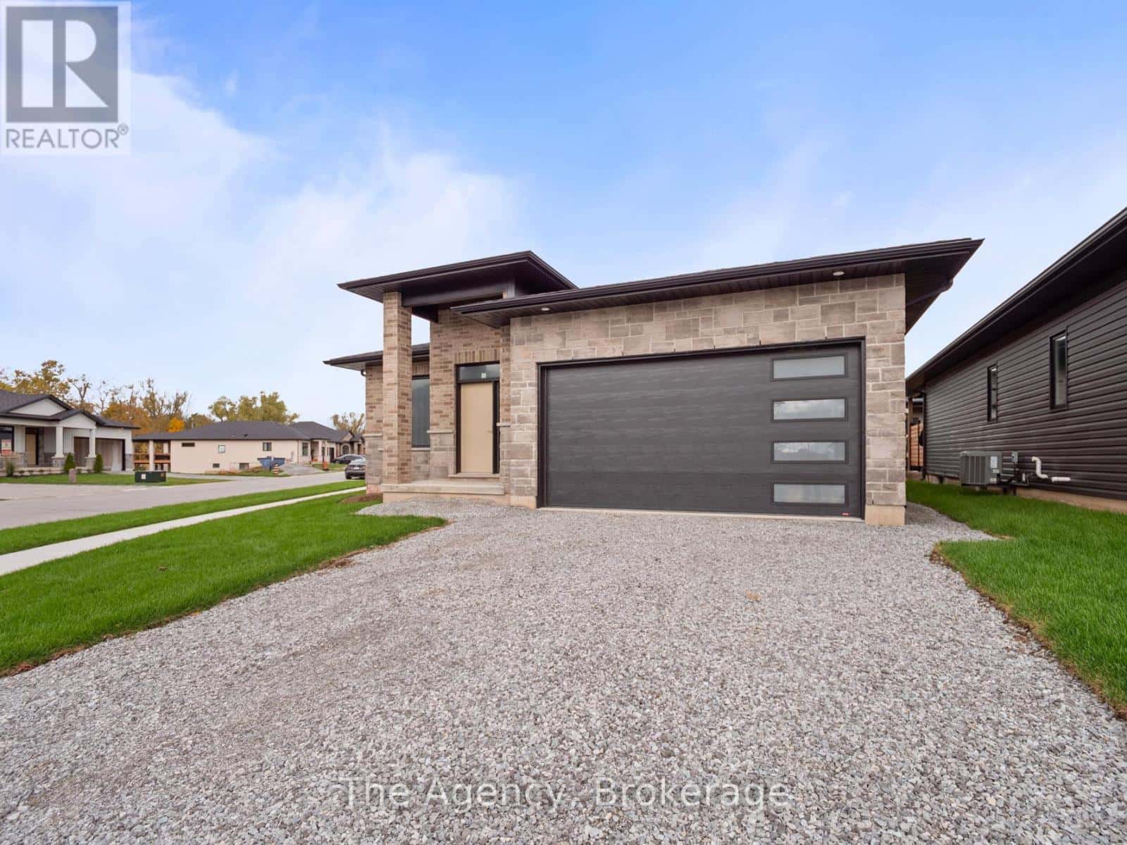 118 WILLOWBROOK DRIVE — Welland (West Welland), Ontario - Photo 3 of 31