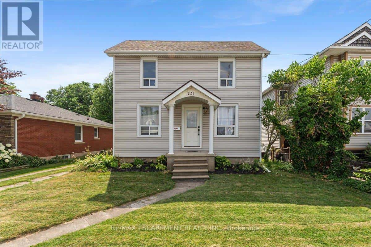 231 VINE STREET — St. Catharines (Fairview), Ontario - Photo 3 of 47