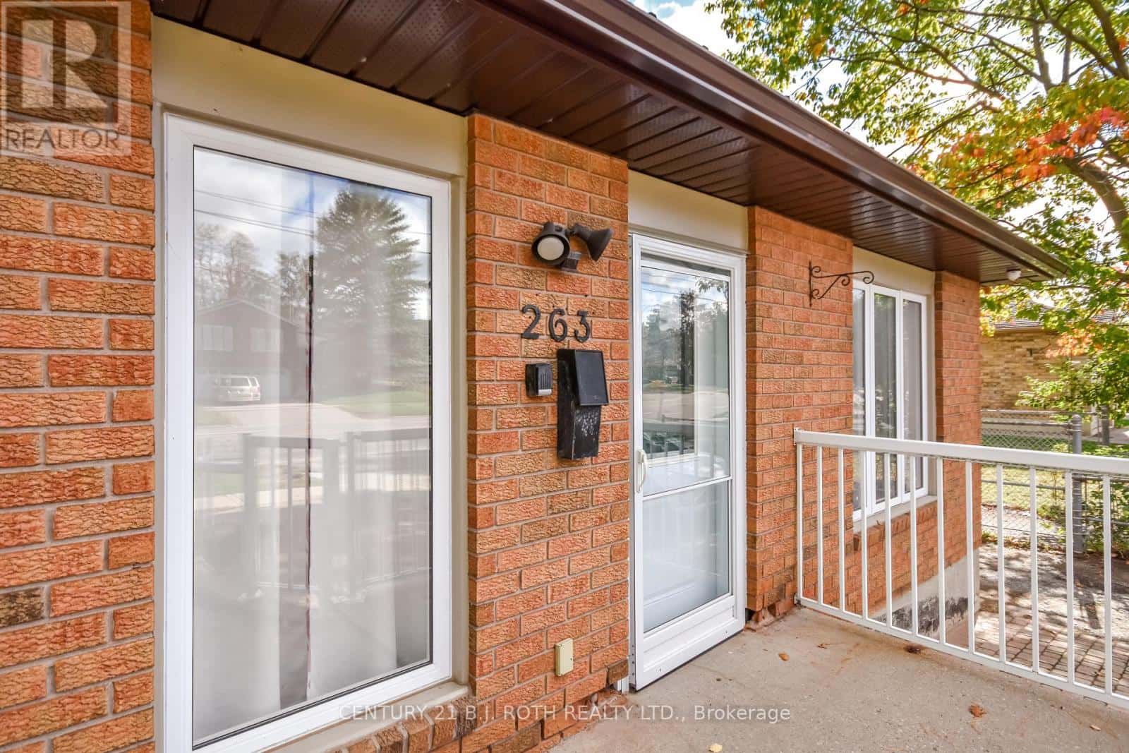 263 ANNE STREET N — Barrie (Sunnidale), Ontario - Photo 2 of 33